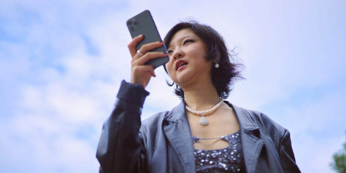 If your phone is on SOS (and you can see this), yes, Verizon is having a major outage across the U.S.