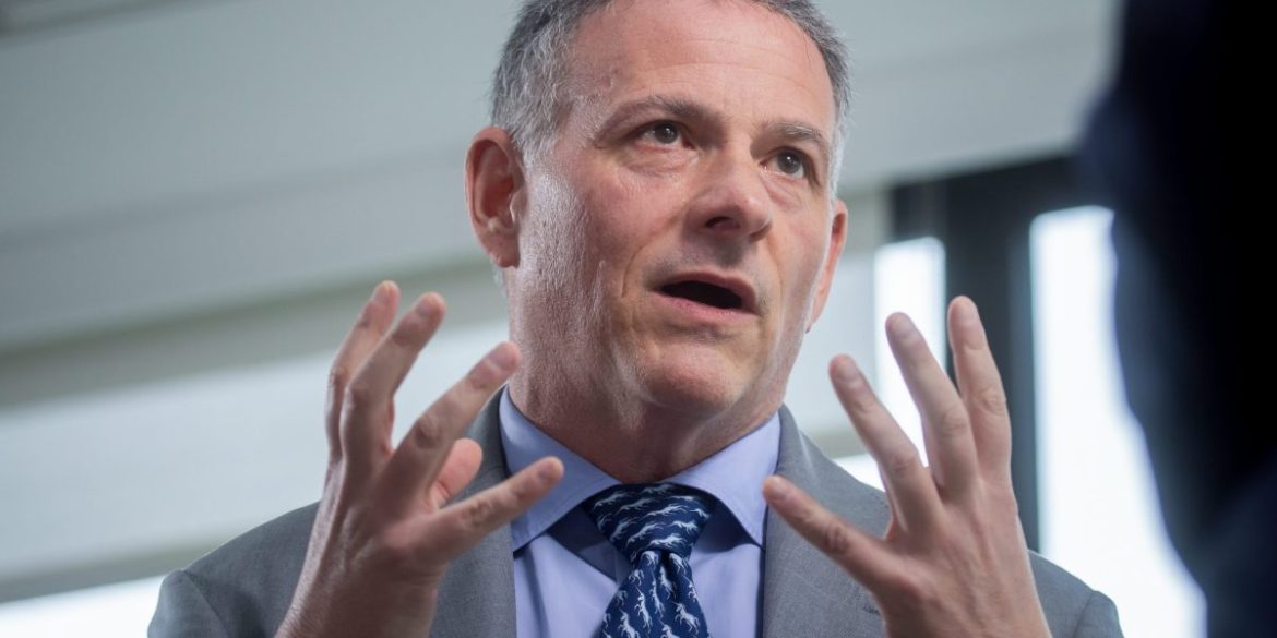 One of Wall Street’s most feared hedge fund managers on the decline of the dollar: Gold is ‘becoming the reserve asset’