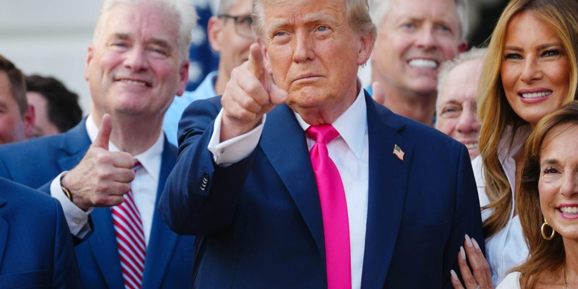 Trump’s tariffs cancel out what he claims is ‘the largest tax cut in American history’: the average person will lose $300 even after refunds