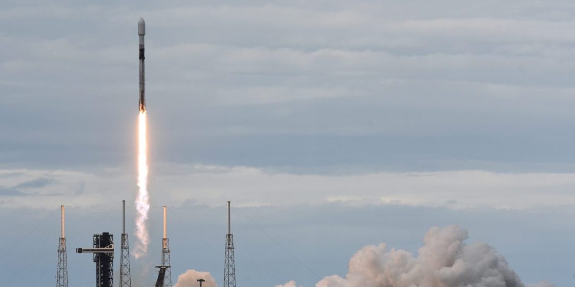 SpaceX seeks FCC nod to build data center constellation in space