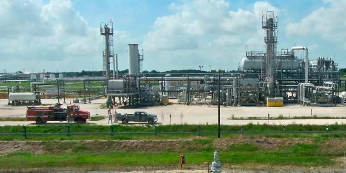 Despite rising prices, Trump downplays need to tap Strategic Petroleum Reserve. ‘There’s a lot of oil out there. That’ll get healed very quickly’