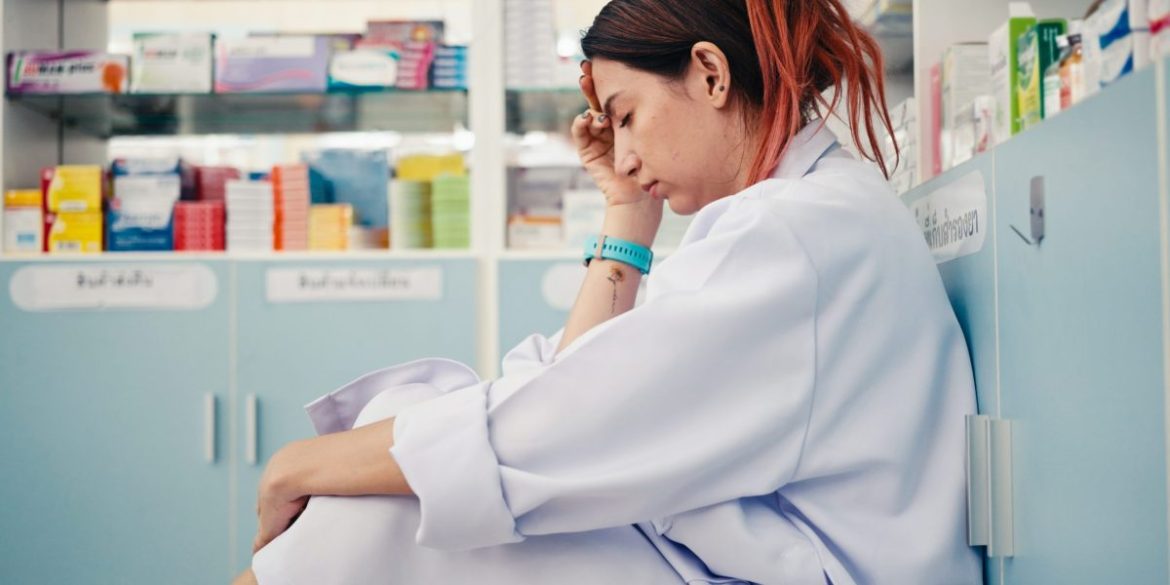 Gen Z graduates who majored in ‘AI-proof’ careers like pharmacy, biology, and education are making less than $50,000 after graduation
