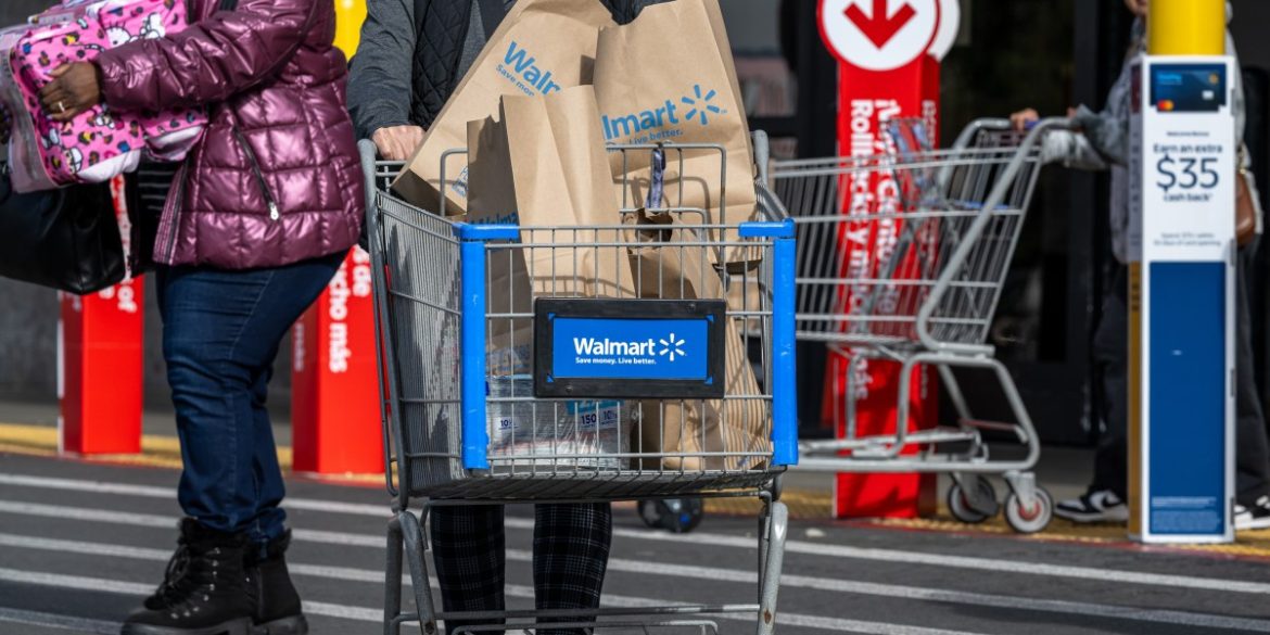 A Wall Street vet’s Walmart recession indicator just hit its highest point since 2008—and he says the fear ‘just keeps multiplying’