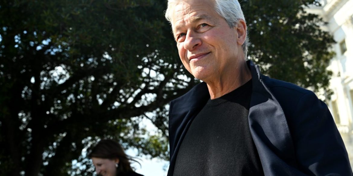 Jamie Dimon has a feeling inflation will be the ‘skunk at the party’—and the Iran conflict may already be enough to scare off the Fed for good