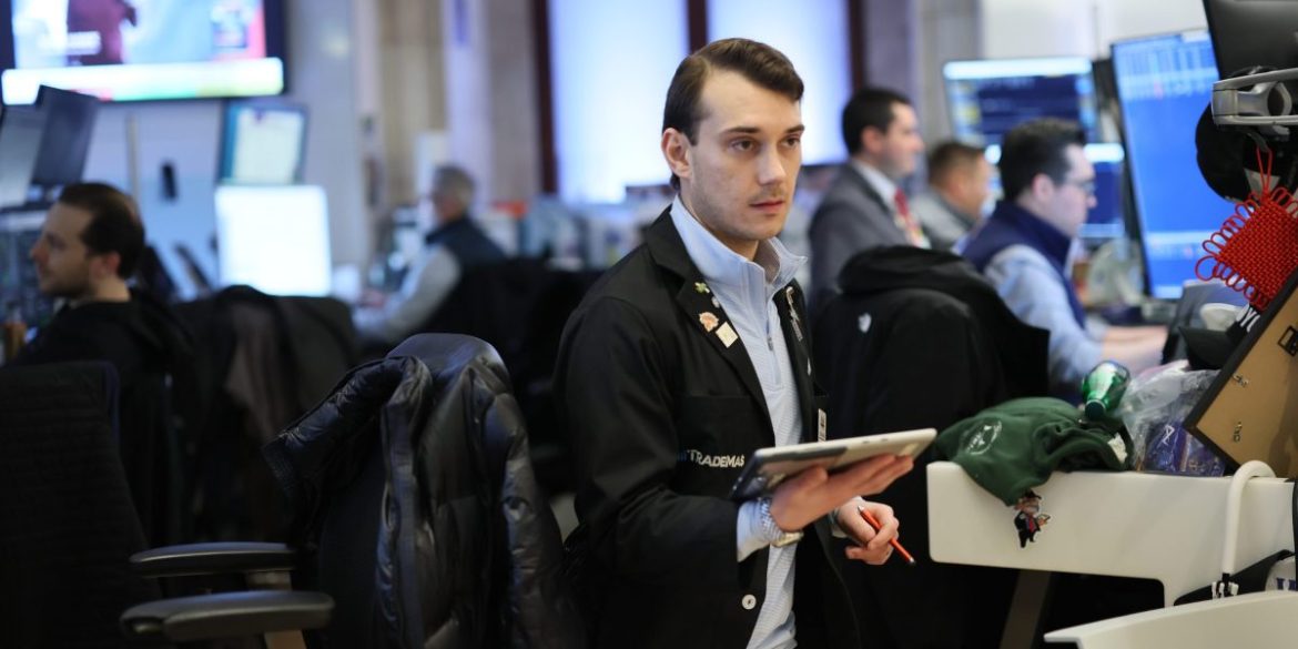 Wall Street bonuses hit an all-time record in 2025 — but the outlook for 2026 is already darkening