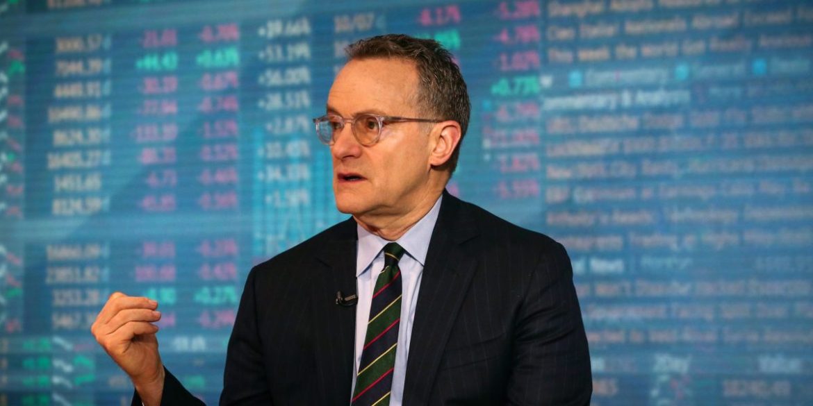Legendary investor Howard Marks was skeptical about AI. What it said to him about Warren Buffett and Charlie Munger left him shook