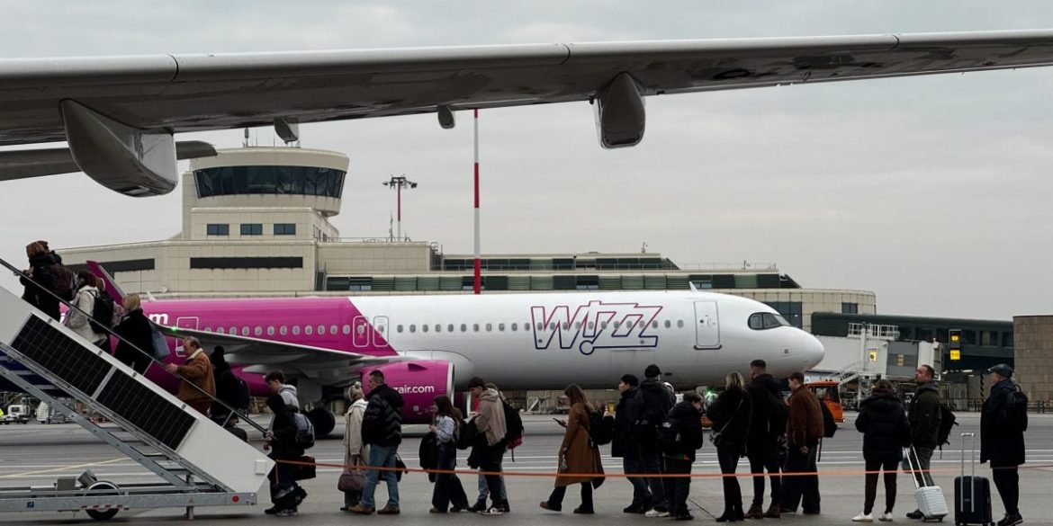 Italy sets jet fuel limits at some airports on supply gap