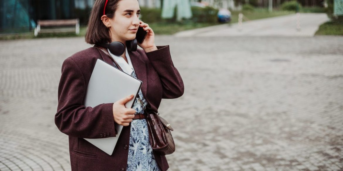 Gen Z workers say showing up 10 minutes late to work is as good as on time—but baby boomer bosses have zero tolerance for tardiness, research reveals