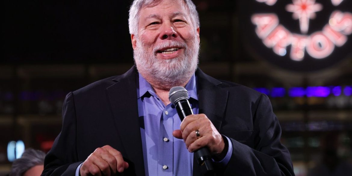 Apple’s Steve Wozniak says he cofounded the tech giant after 5 rejections from HP—not to ‘make money.’ For years, his paycheck was just $50
