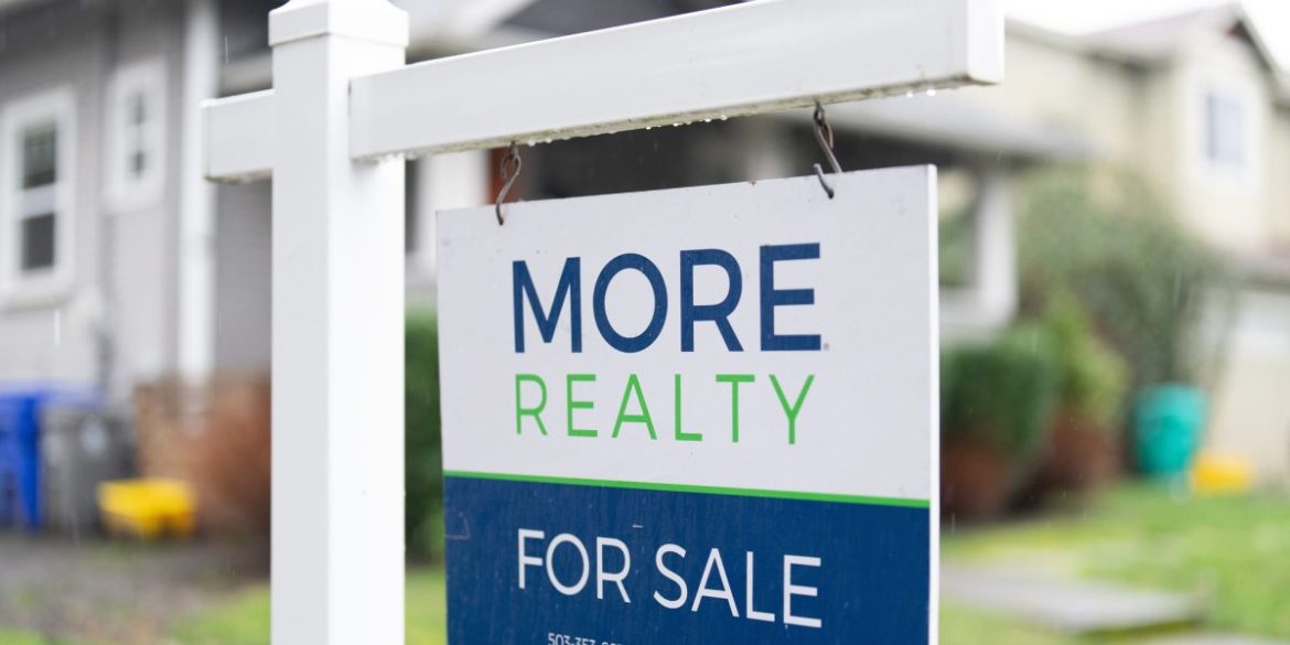Mortgage rate rises to 6.52% from 6.48%, near yearlong high