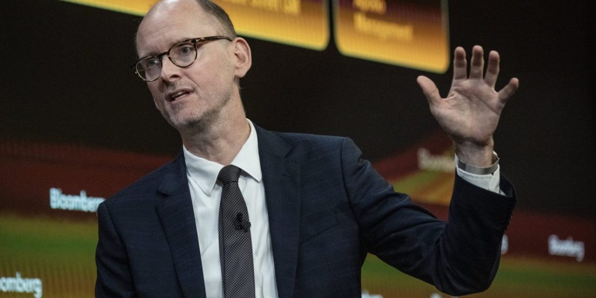 Apollo chief economist says there’s ‘zero evidence’ AI is killing jobs—in fact, he says it’s creating them