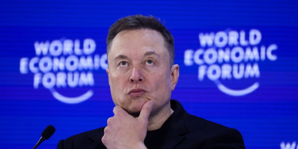 SpaceX may be the biggest IPO ever, but Morningstar says it is overvalued by half and the smart investors will wait out the hype and buy later