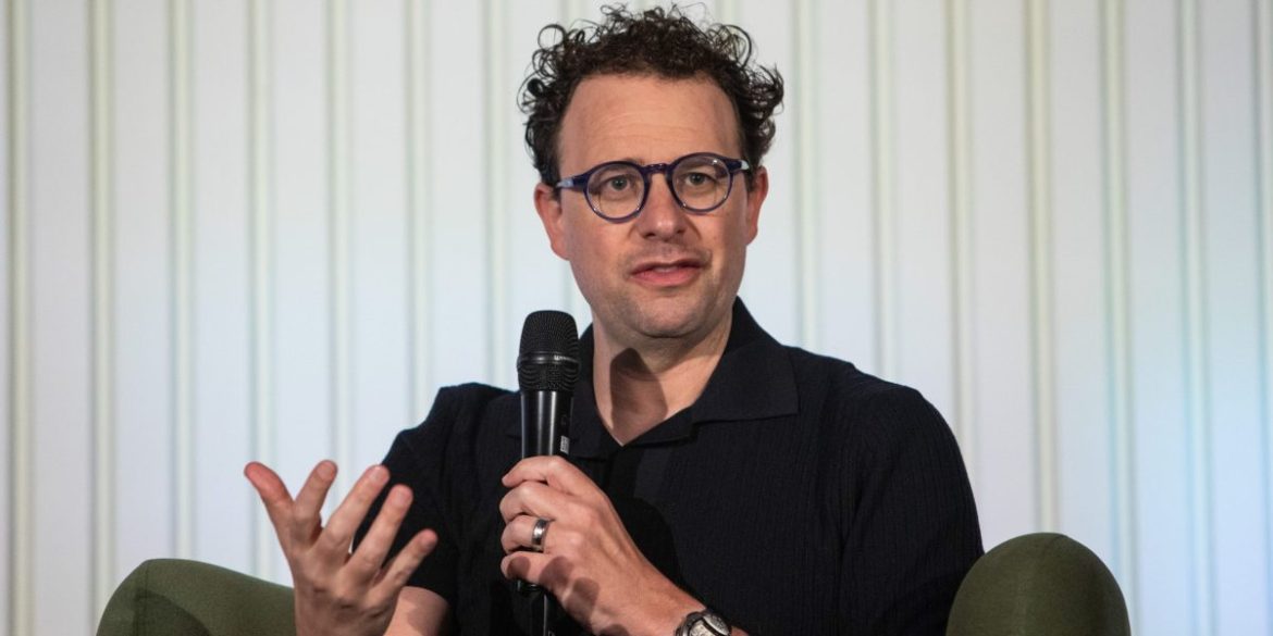 Dario Amodei only has 1 direct report, his chief of staff—and everyone else reports to his sister: ‘It’s incredibly freeing’